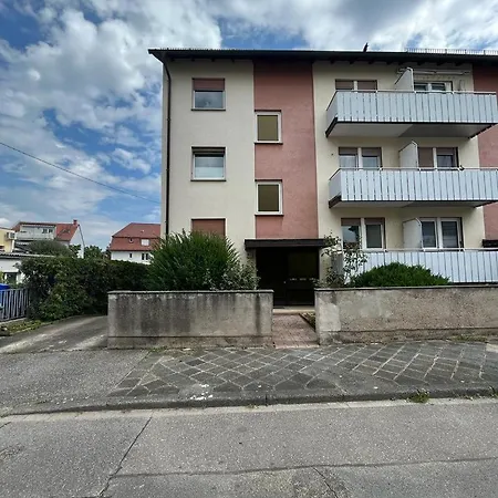 Monteur- Und Ferienunterkunft Mannheim-wallstadt * מאנהיים